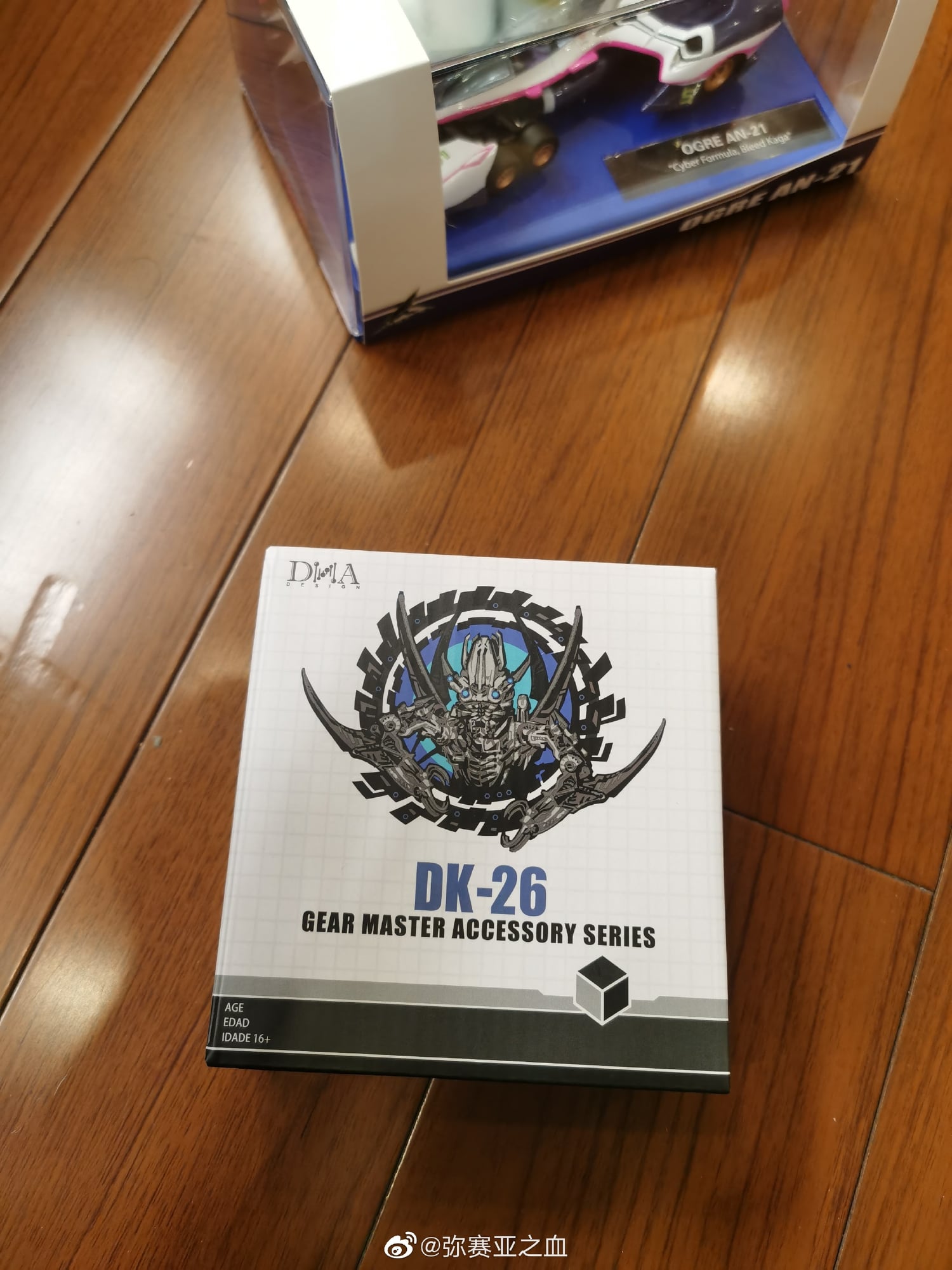 DNA Design DK-26 MPM-05 Barricade & MPM-10 Starscream